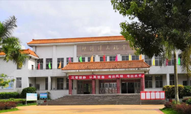 普宁市梅峰中学户外活动场地