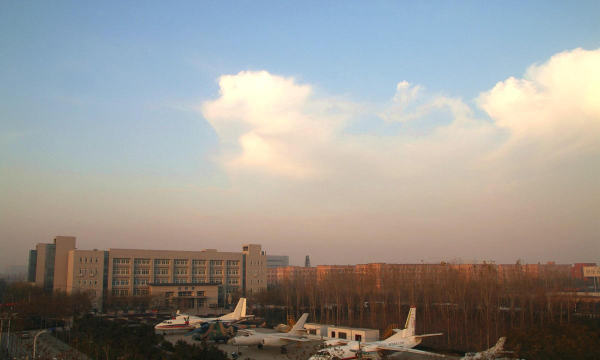 山西航空学校户外活动场地