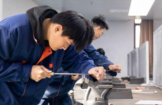 崇明县工业技工学校户外活动场地