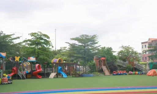 名雅苑幼儿园户外活动场地