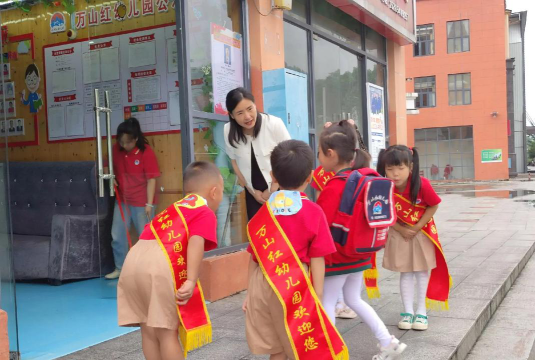 陆丰市东海镇宝宝礼仪幼儿园户外活动场地