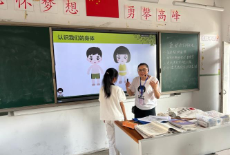 界牌镇银溪小学户外活动场地