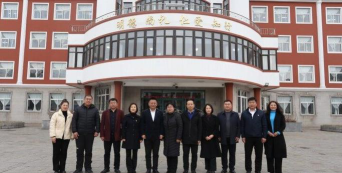 鞍山市现代管理技术学校户外活动场地