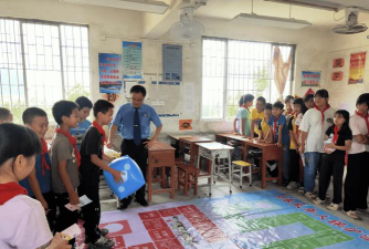 封开县平凤镇中心小学范村教学点户外活动场地