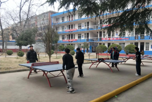 湖北省襄樊市第二高级技工学校户外活动场地