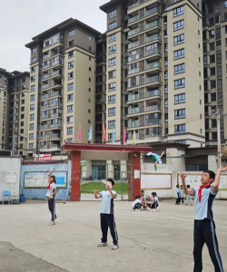 跃进学校户外活动场地