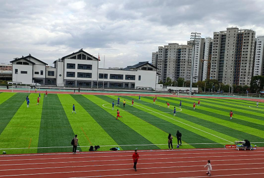 昆明市东川区体育职业中学户外活动场地