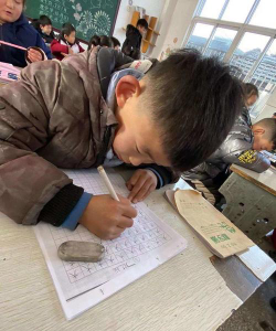 冯瓦小学户外活动场地