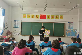 阿瓦提县拜什艾日克镇中心小学户外活动场地