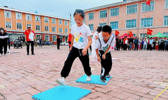 延寿县安山乡中心小学户外活动场地