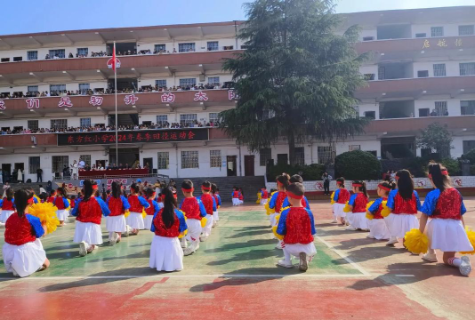 阿城市东方红小学校户外活动场地