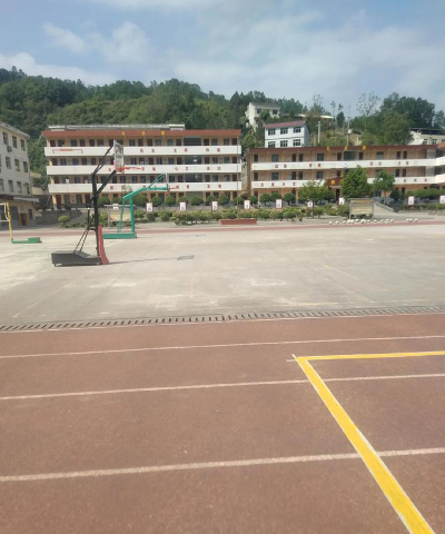 坝河乡坝河初级中学户外活动场地