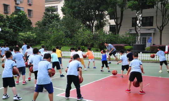 长宁区绿苑小学户外活动场地