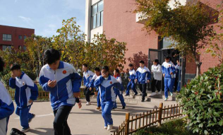 牟平区第六中学户外活动场地