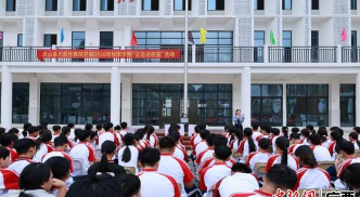 官和中学户外活动场地