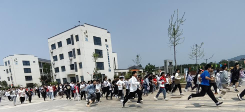 西山区振兴学校中学户外活动场地