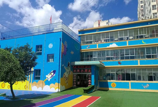 番禺区市桥东城幼儿园户外活动场地