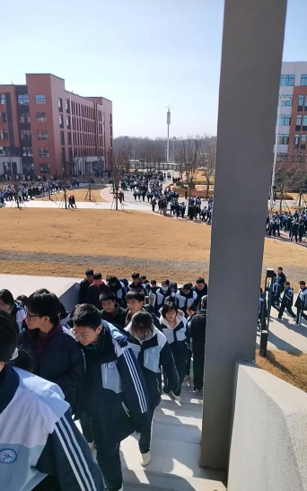 信阳市第八高级中学户外活动场地