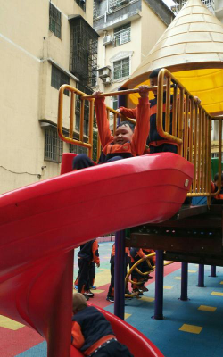 深圳卡通城幼儿园户外活动场地