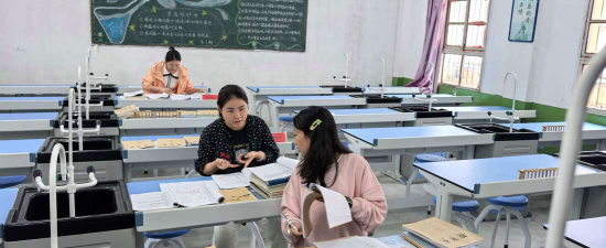 旬阳县双河初级中学户外活动场地