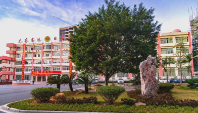 普宁市占陇镇华粤学校户外活动场地