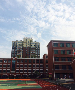 安达市曙光小学户外活动场地
