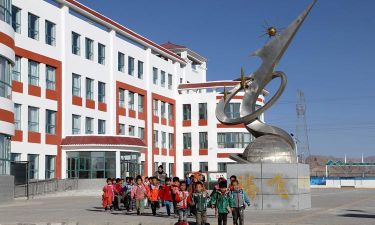 巴仑台镇蒙古族寄宿制学校户外活动场地