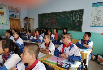 恩育乡中心小学户外活动场地