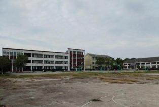 三封中学户外活动场地