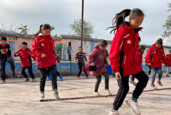 夏玛勒乡中心小学户外活动场地