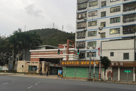 汕头市潮南区两英新圩学校户外活动场地