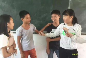 高建成中学户外活动场地