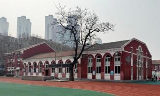 大连市沙河口区白山路小学户外活动场地