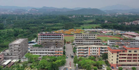 瓮江镇河东中学户外活动场地