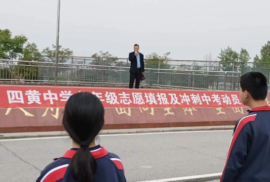 汩罗市黄市乡初级中学户外活动场地