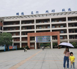 广州市港湾小学户外活动场地