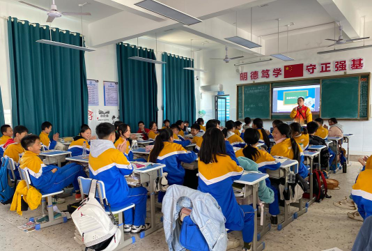 汨罗市智峰乡初级中学户外活动场地