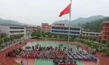 石梁乡中学户外活动场地