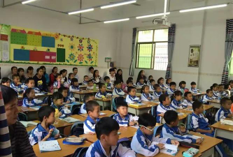 惠东县东华实验学校户外活动场地