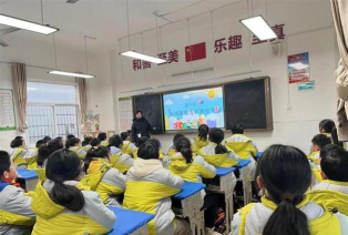 观驾山小学户外活动场地