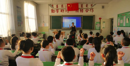托县民族小学户外活动场地
