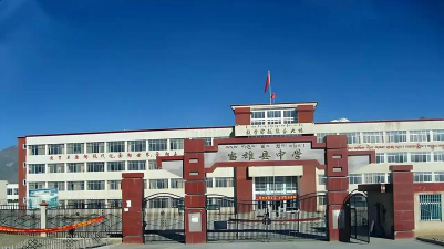 库车县库纳斯中学户外活动场地