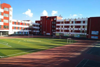 包头市青山区富强路小学户外活动场地