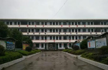 邵东县牛马司镇中心小学户外活动场地