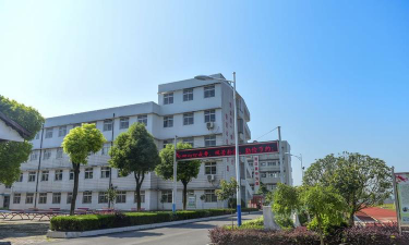 江陵县秦市中学户外活动场地