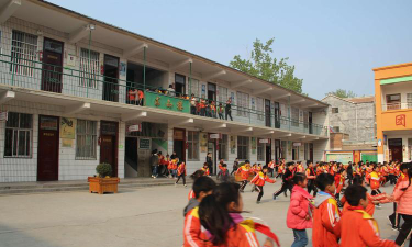 贾庄小学户外活动场地