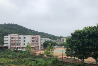 德庆县高良镇都洪教学点户外活动场地