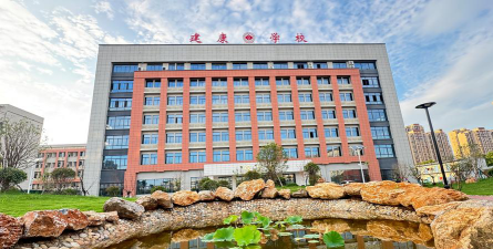安庆浮山科技工程学校户外活动场地