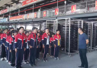 雀塘镇中心小学户外活动场地