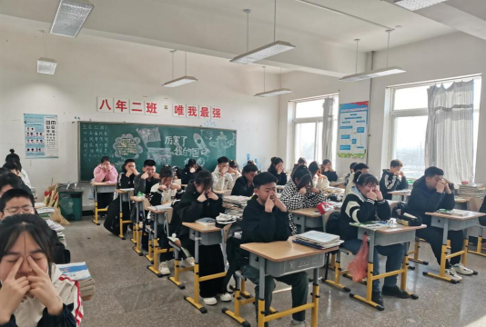 东胜区铜川镇中心校户外活动场地